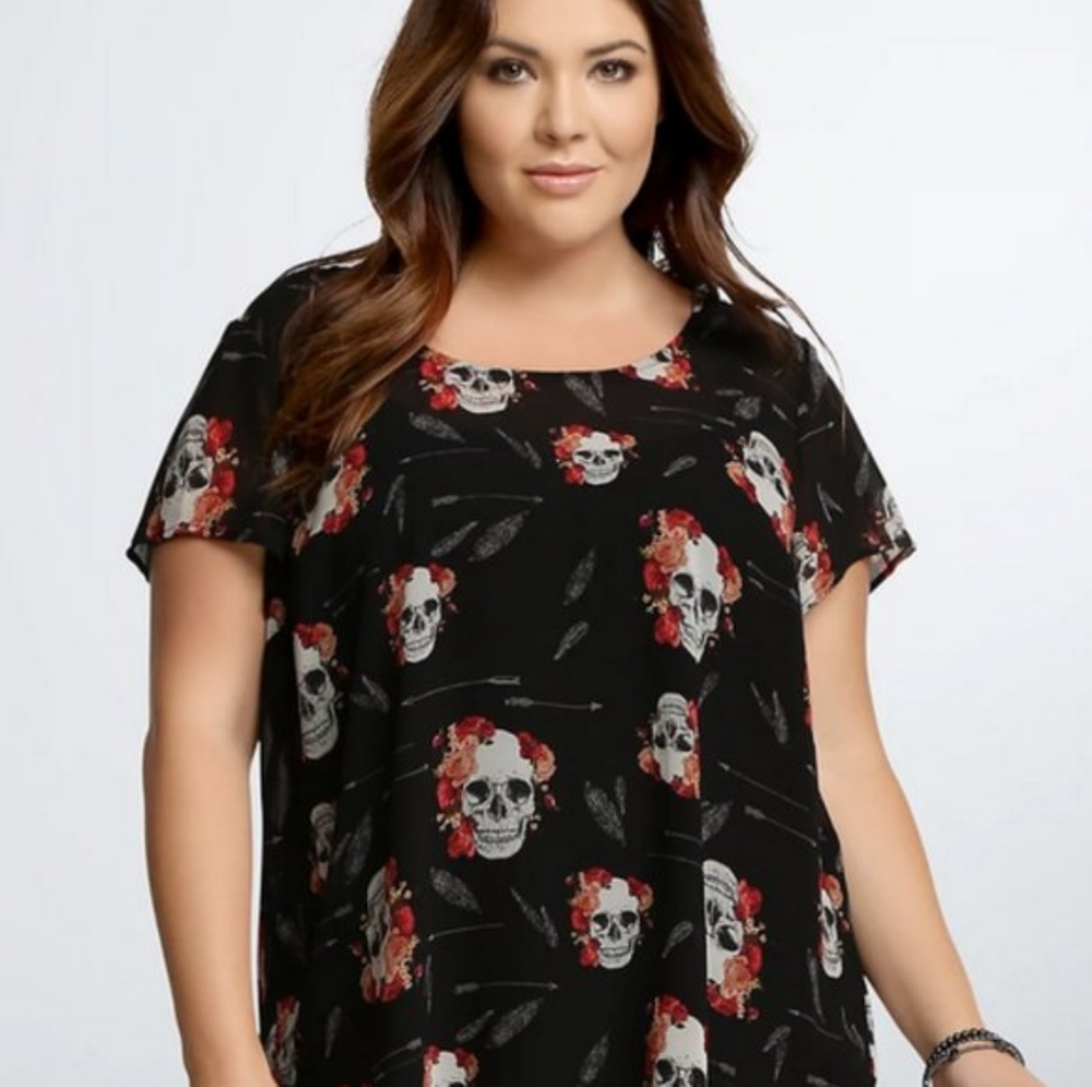 Torrid Skull & Flowers Top w/ Button Back size 1